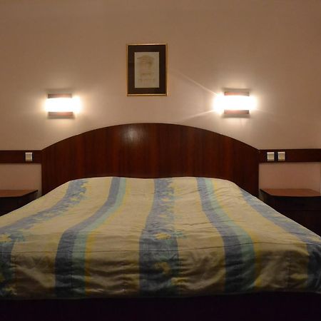 Hotel Mimoza Куманово Екстериор снимка
