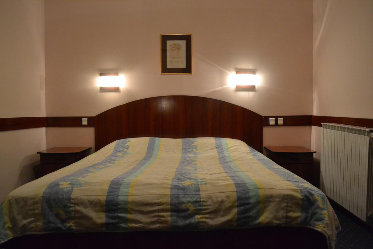 Hotel Mimoza Куманово Екстериор снимка