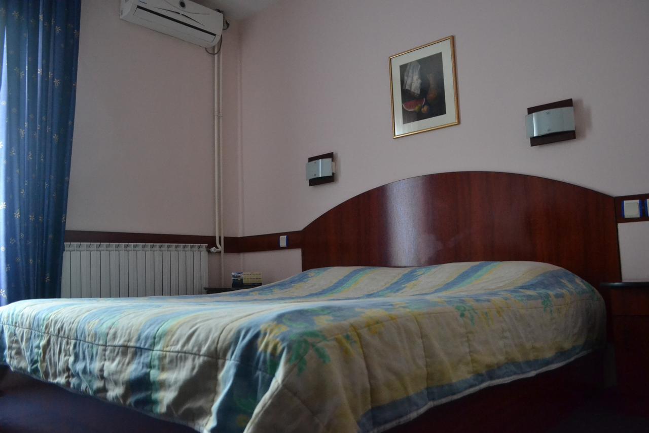 Hotel Mimoza Куманово Екстериор снимка